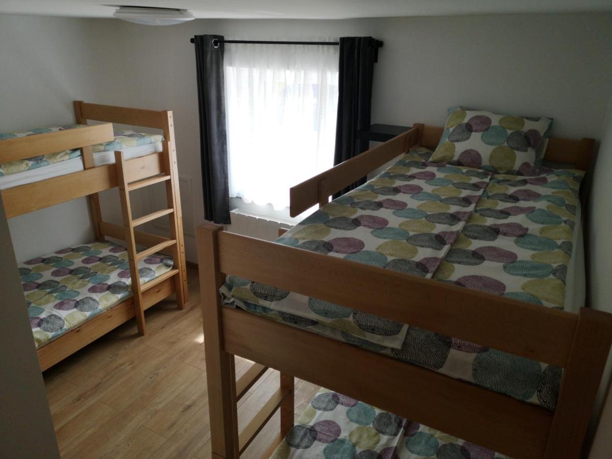 Mega Hostelクラピナ エクステリア 写真