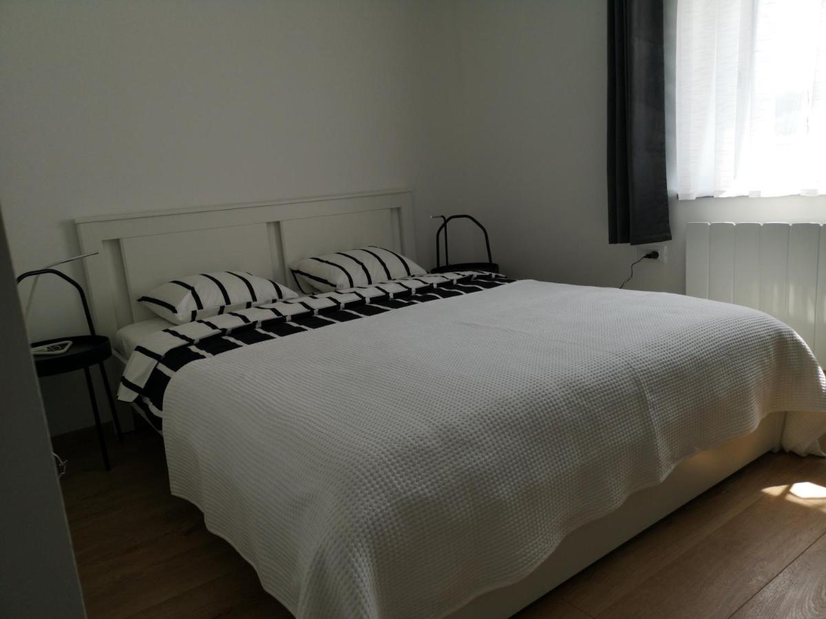 Mega Hostelクラピナ エクステリア 写真
